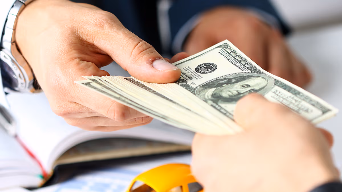 How much do travel agencies make